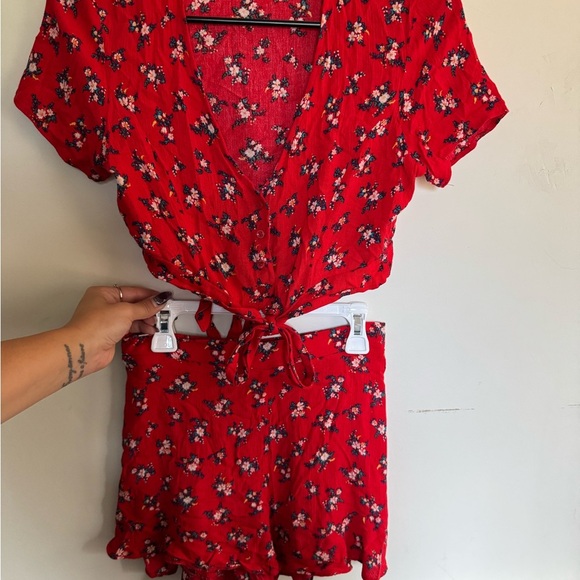 American Eagle Outfitters Red Floral Shorts  and Crop Top Set XS - Picture 8 of 9